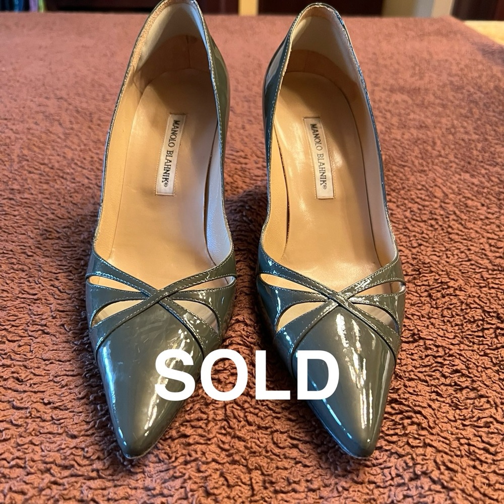 Manolo Blahnik patent leather grey pumps, size 39.5